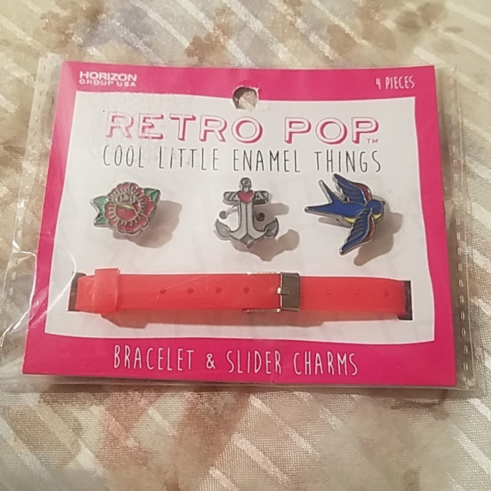 🖐5/$25🖐NWT RetroPop bracelet w/3 slider charms